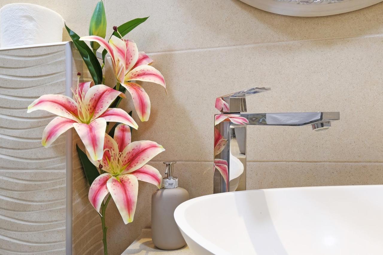 Paradise Starry Suite-City Center Белград Екстериор снимка